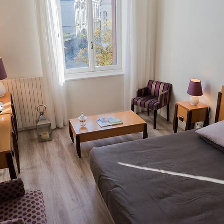 Logis Hotel Saint-Roch Pleumartin Exteriér fotografie