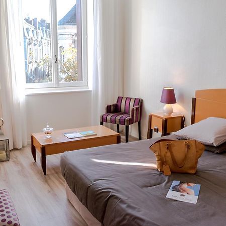 Logis Hotel Saint-Roch Pleumartin Exteriér fotografie