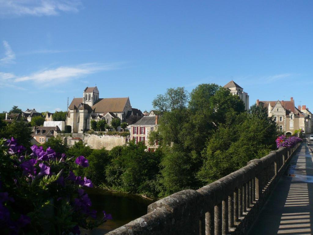 Logis Hotel Saint-Roch Pleumartin Exteriér fotografie