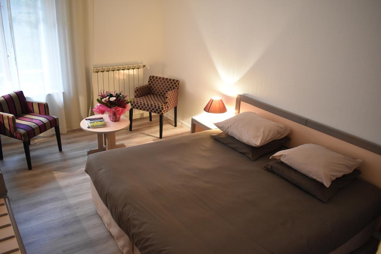 Logis Hotel Saint-Roch Pleumartin Exteriér fotografie