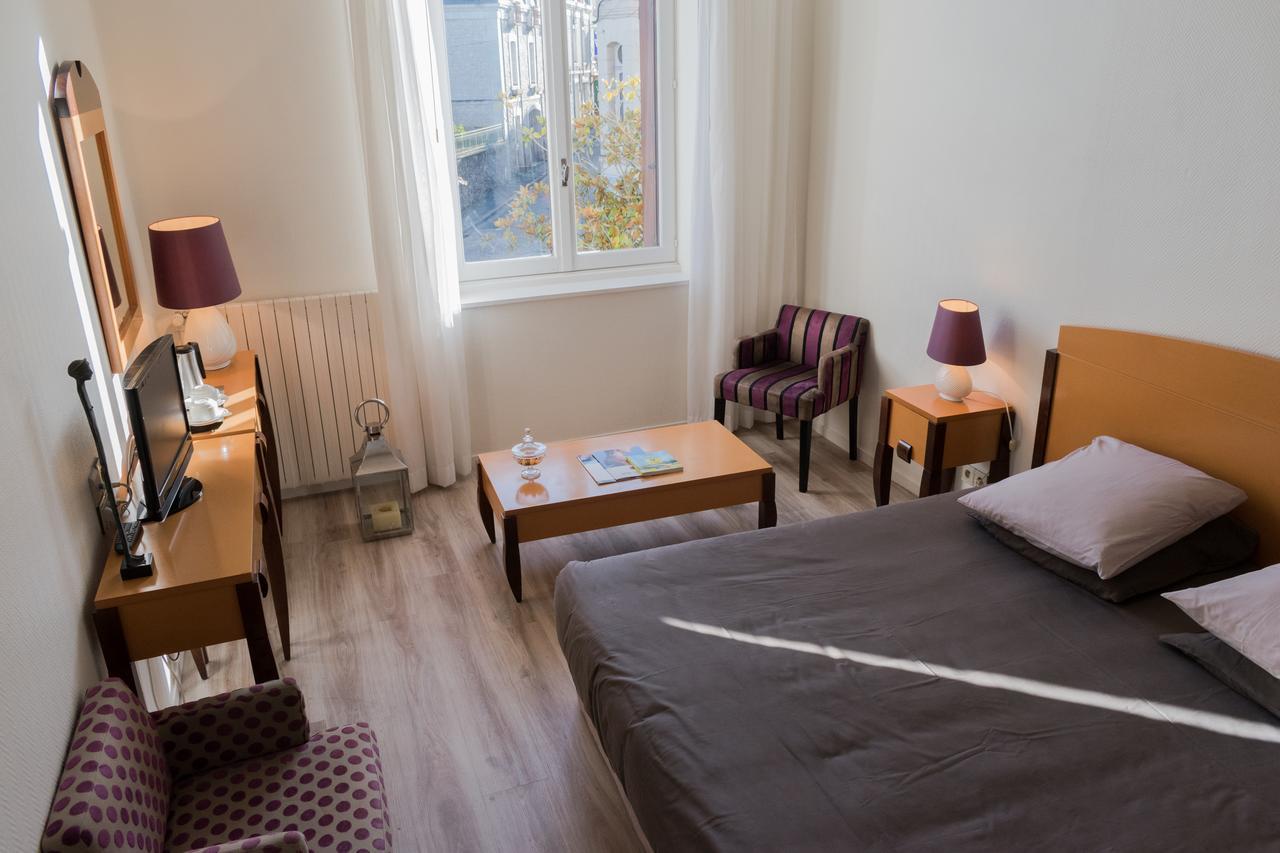 Logis Hotel Saint-Roch Pleumartin Exteriér fotografie