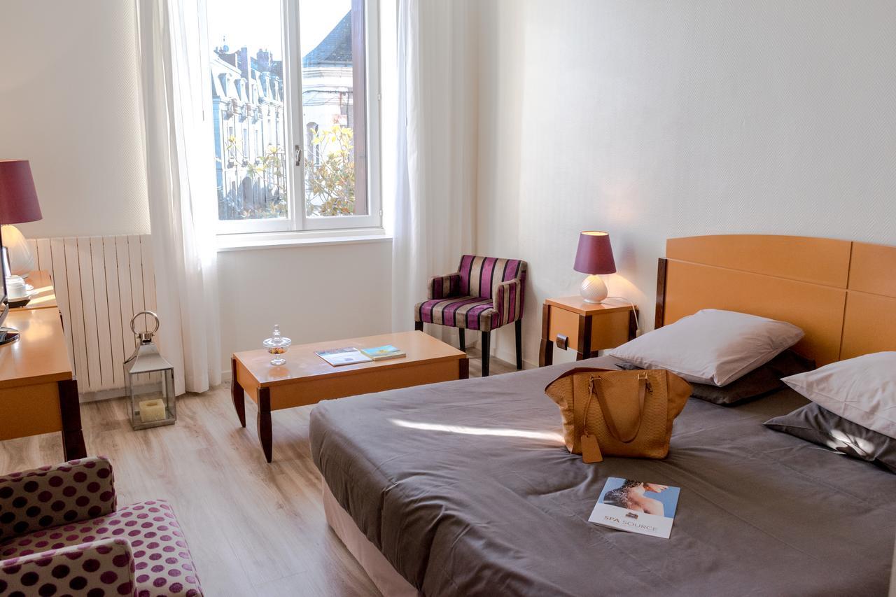 Logis Hotel Saint-Roch Pleumartin Exteriér fotografie