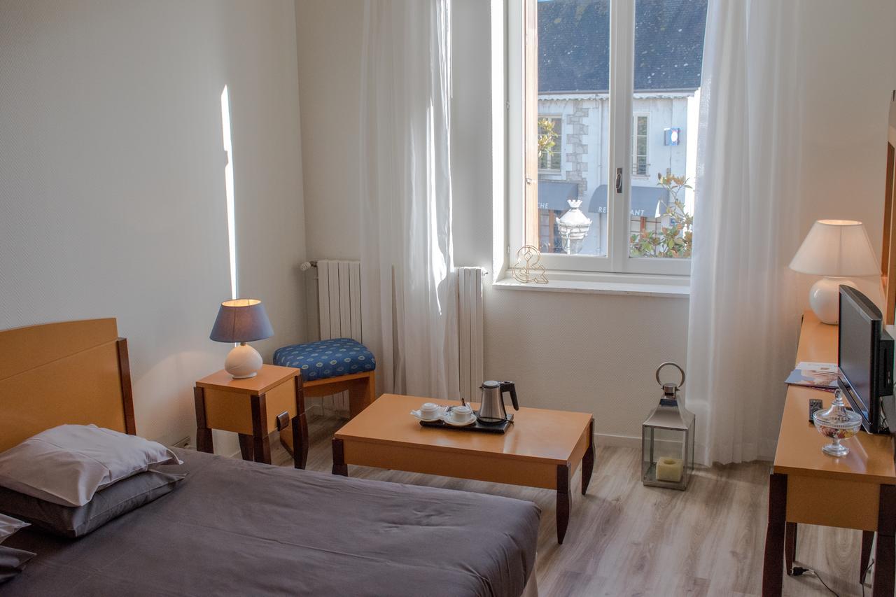 Logis Hotel Saint-Roch Pleumartin Exteriér fotografie