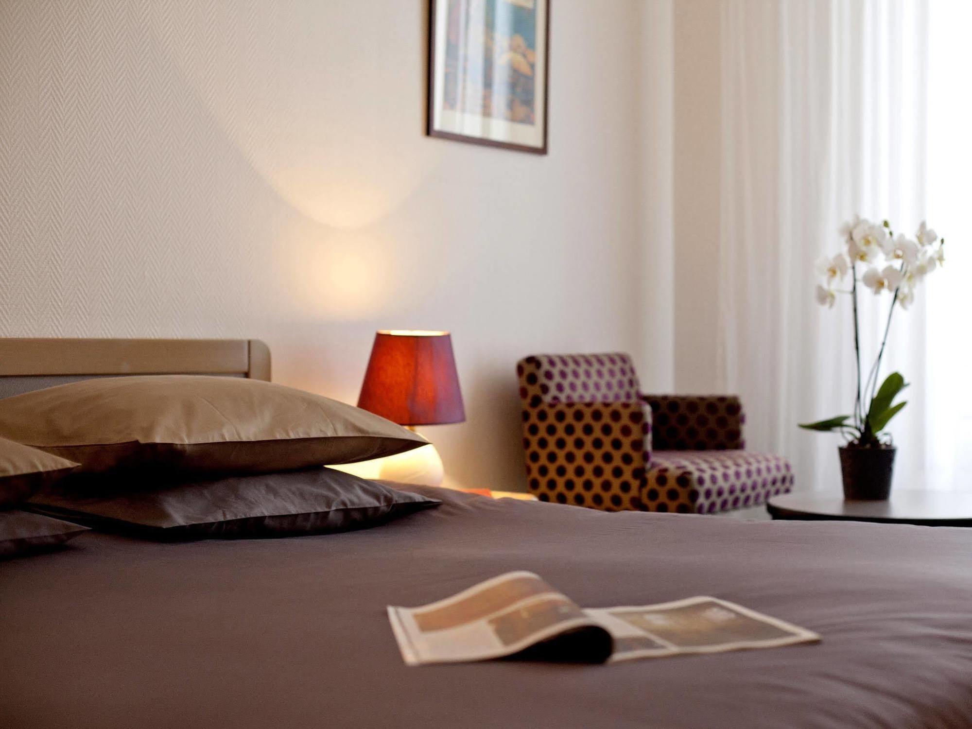 Logis Hotel Saint-Roch Pleumartin Exteriér fotografie
