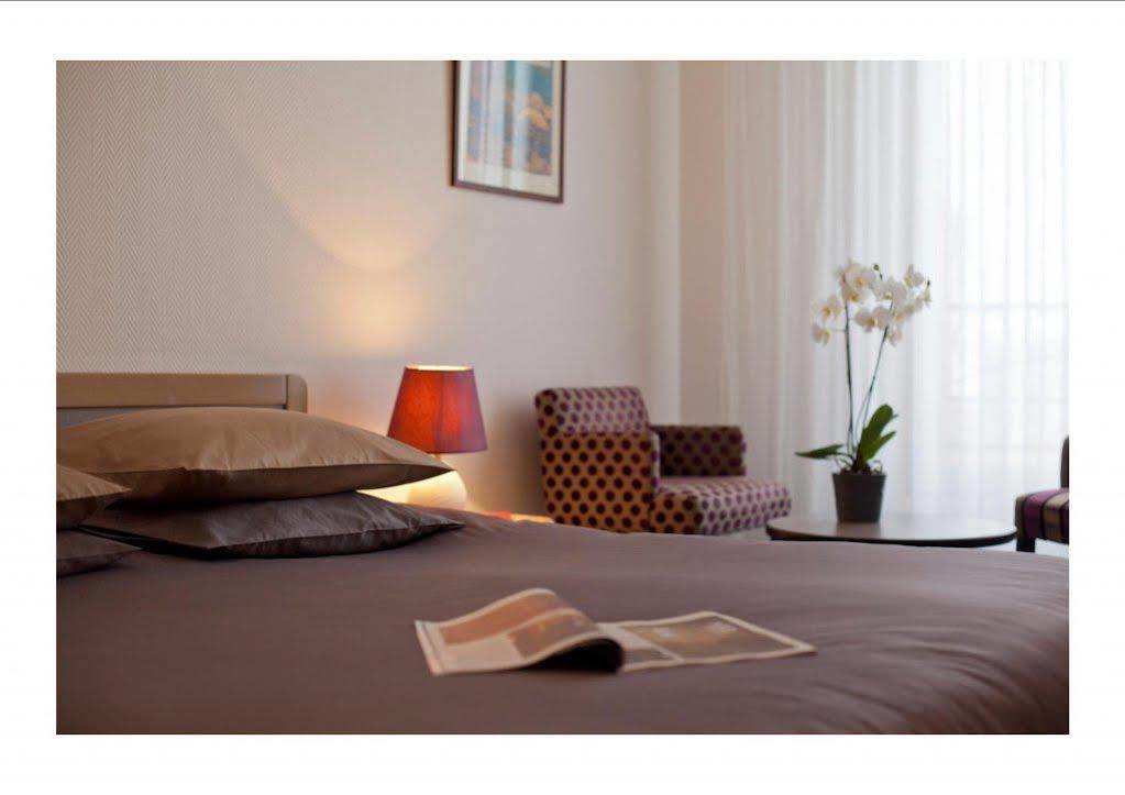 Logis Hotel Saint-Roch Pleumartin Exteriér fotografie